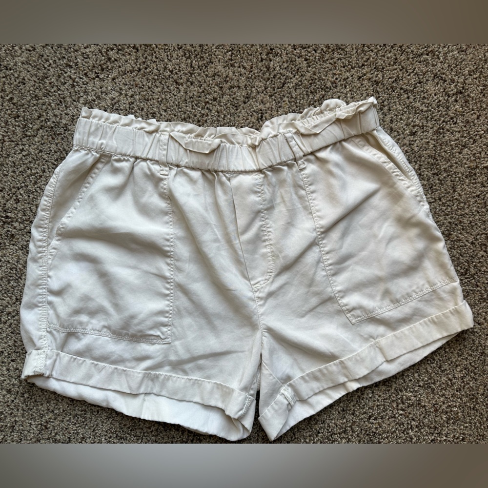 Aerie High Rise Cream camp shorts with cuffed hem size Medium